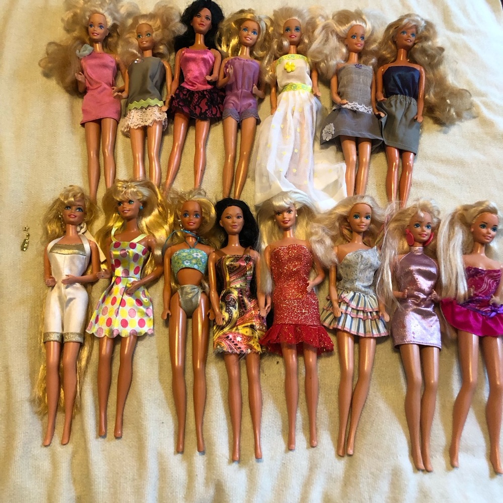 Huge lot of vintage 80s/90s Barbies - Picture 1 of 13